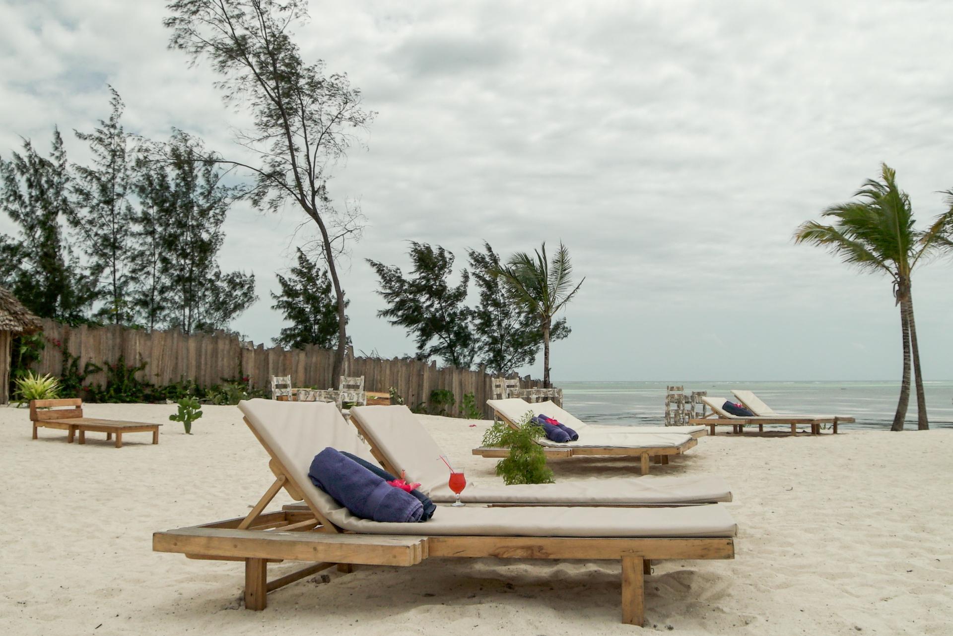 Zanbluu Beach Hotel Kiwengwa  Exterior photo